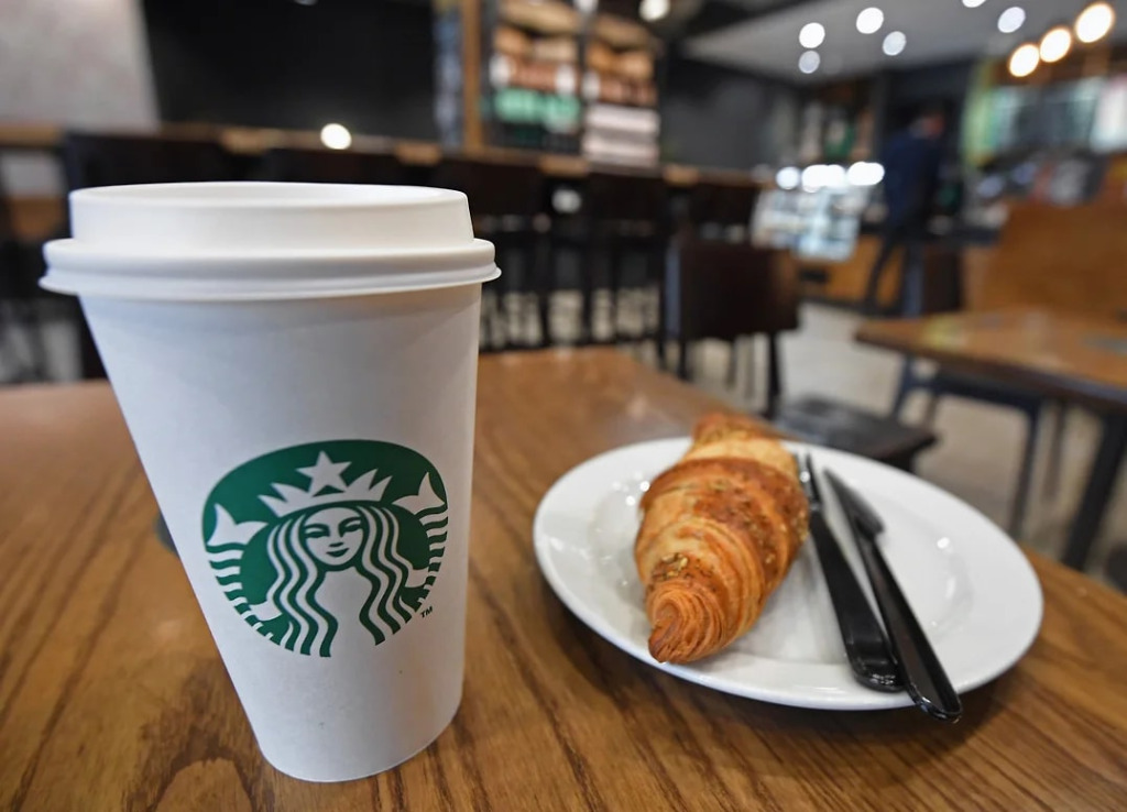 Кофейни Starbucks в России закрылись в марте 2022-го.jpg