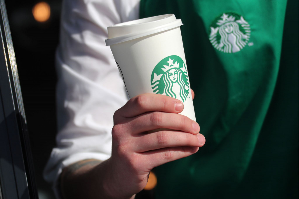 Starbucks объявляет о смене руководства.jpg