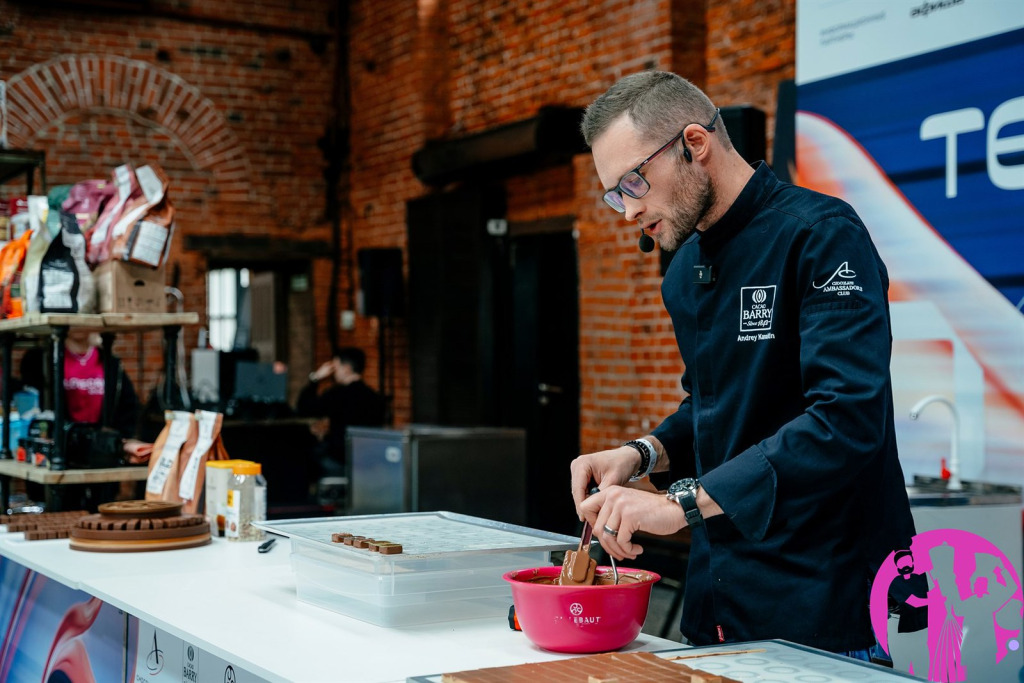 Предстоящий Moscow Cake Show на протяжении трех дней объединит более 70 спикеров, которые проведут не менее 100 обучающих мероприятий, 5 событийных специализированных кондитерских и пекарских локаций.jpg